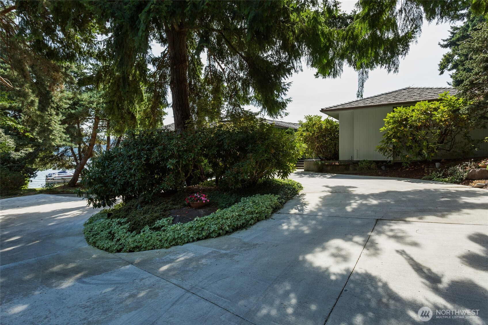 4802 E Mercer Way Property Photo 13