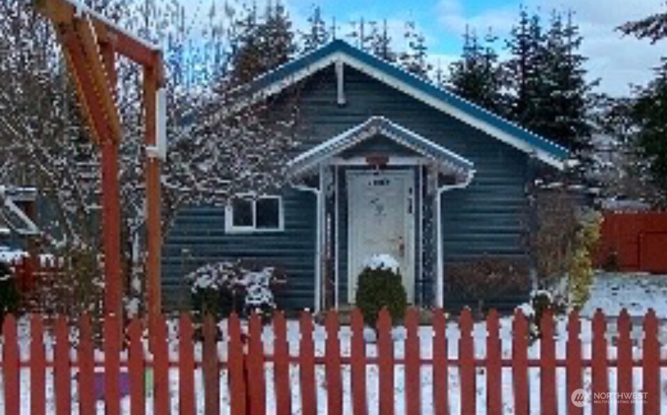 320 Queen Avenue Property Photo