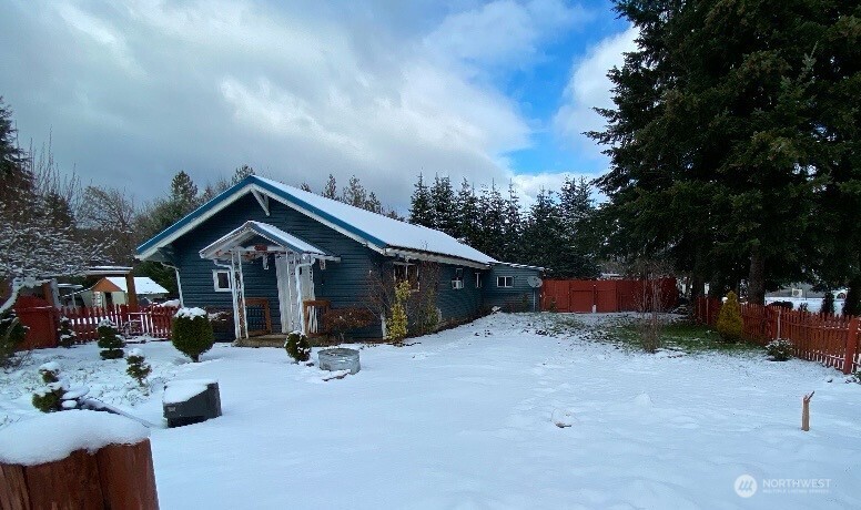 320 Queen Avenue Property Photo 2