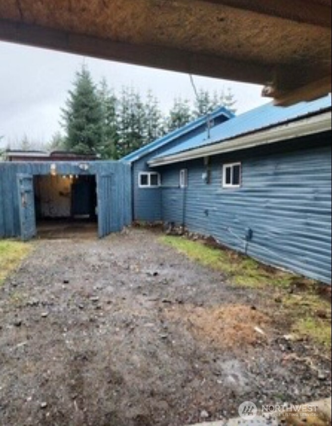 320 Queen Avenue Property Photo 4