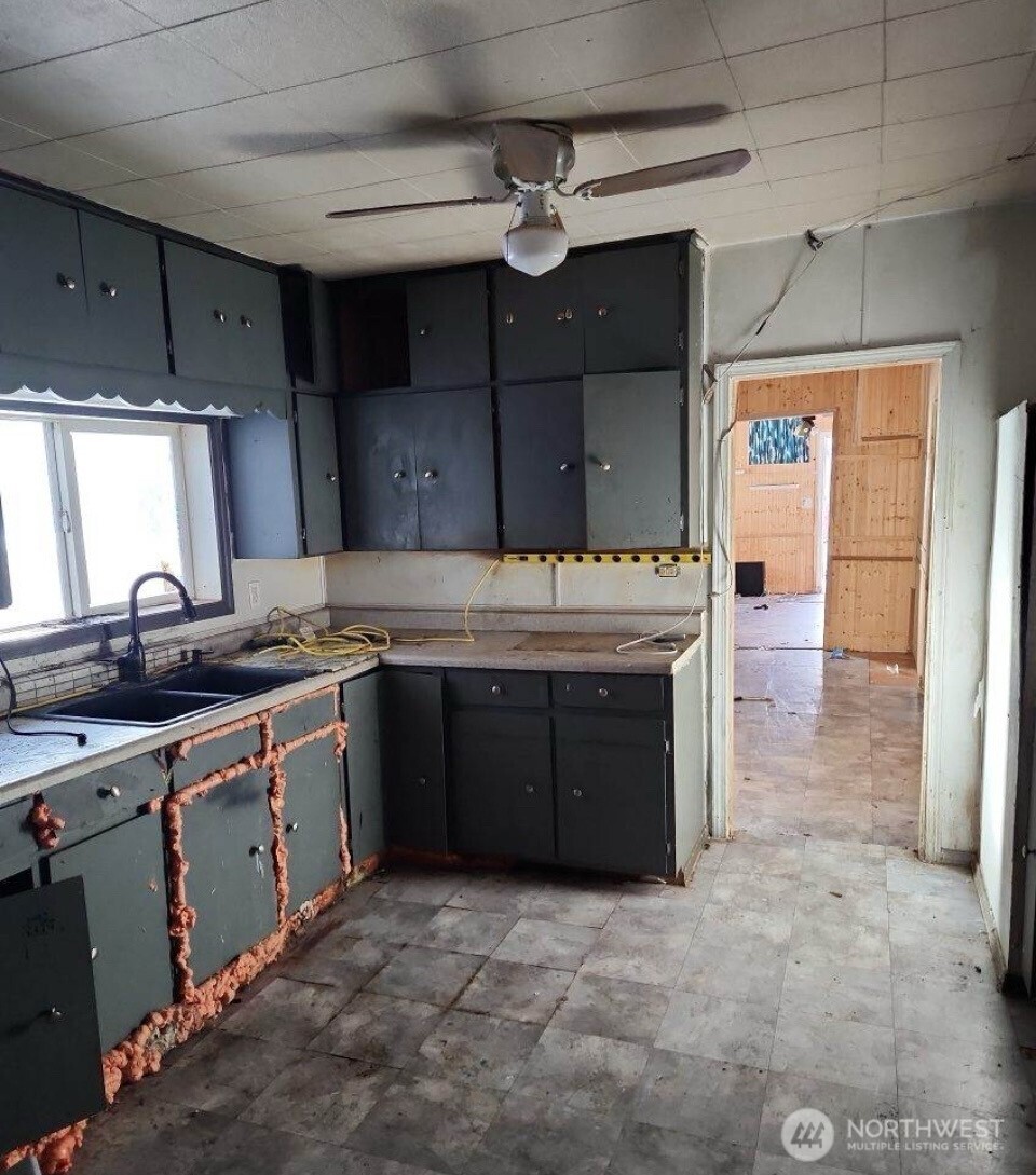 320 Queen Avenue Property Photo 8