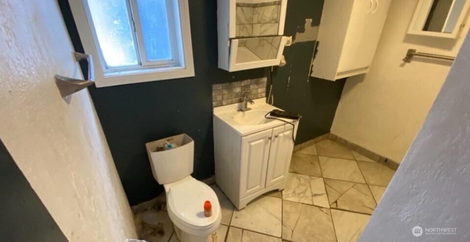 320 Queen Avenue Property Photo 18