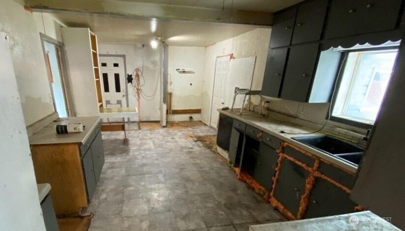 320 Queen Avenue Property Photo 20