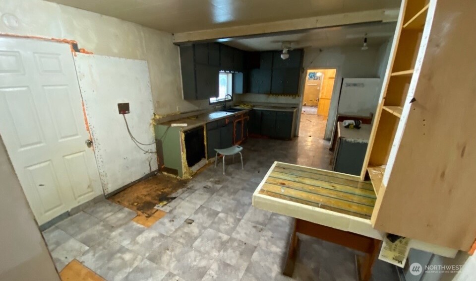 320 Queen Avenue Property Photo 23