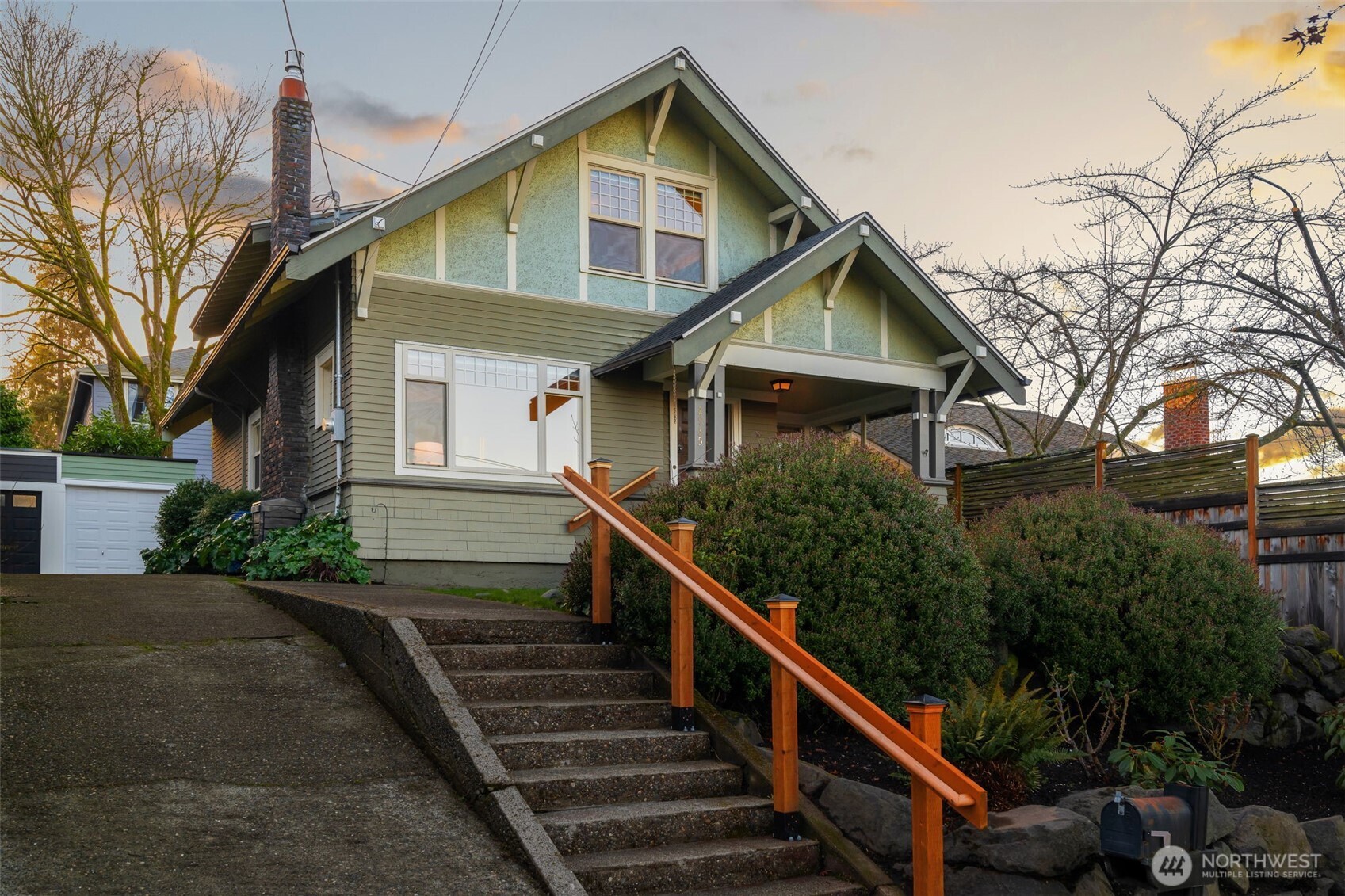 2935 Mayfair Avenue Property Photo