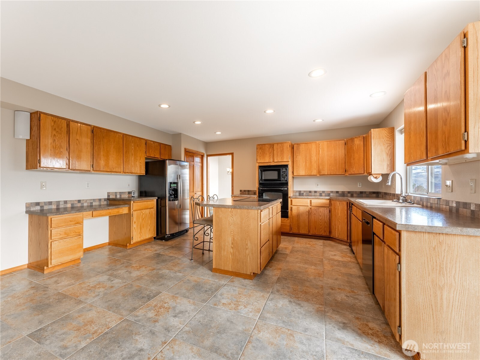 1925 Broadview Property Photo 11