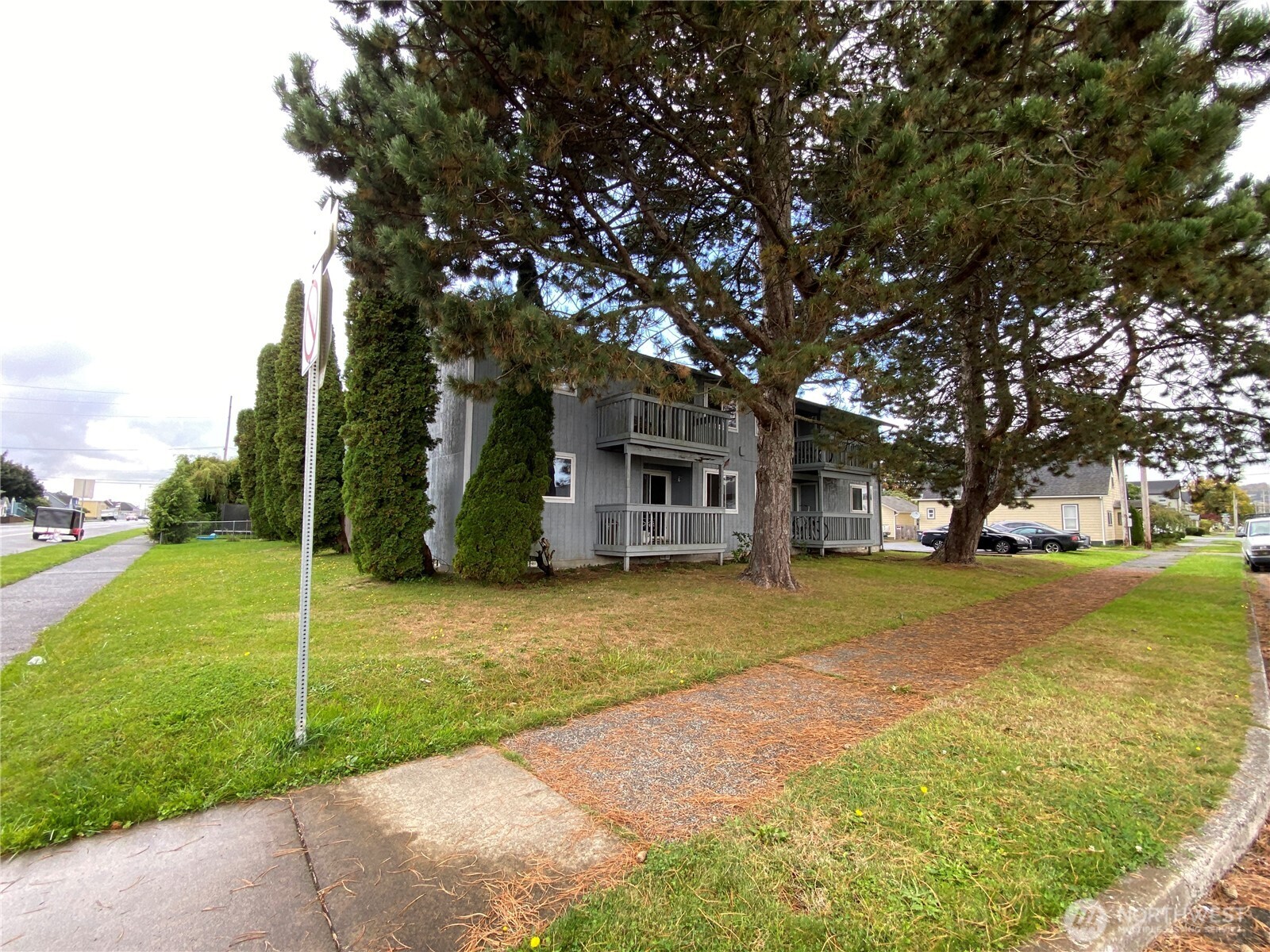 900 906 W Heron Street Property Photo 2
