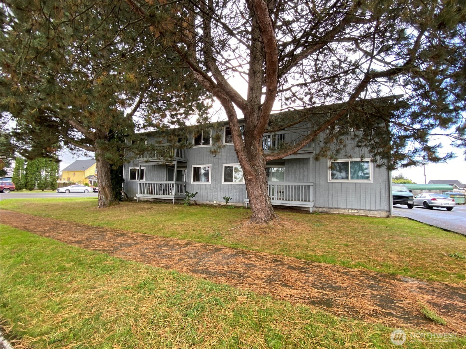 900 906 W Heron Street Property Photo 3