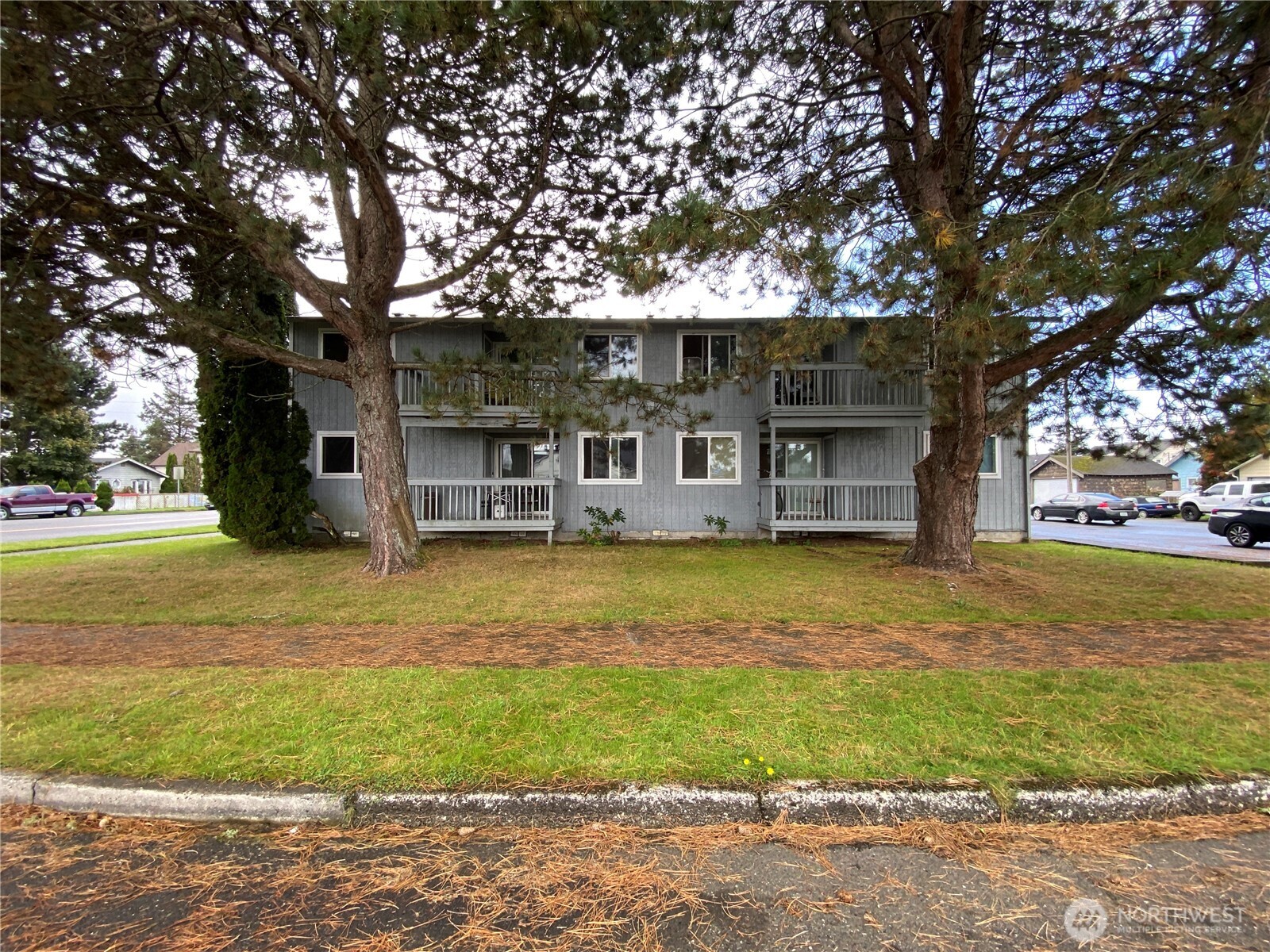 900 906 W Heron Street Property Photo 4