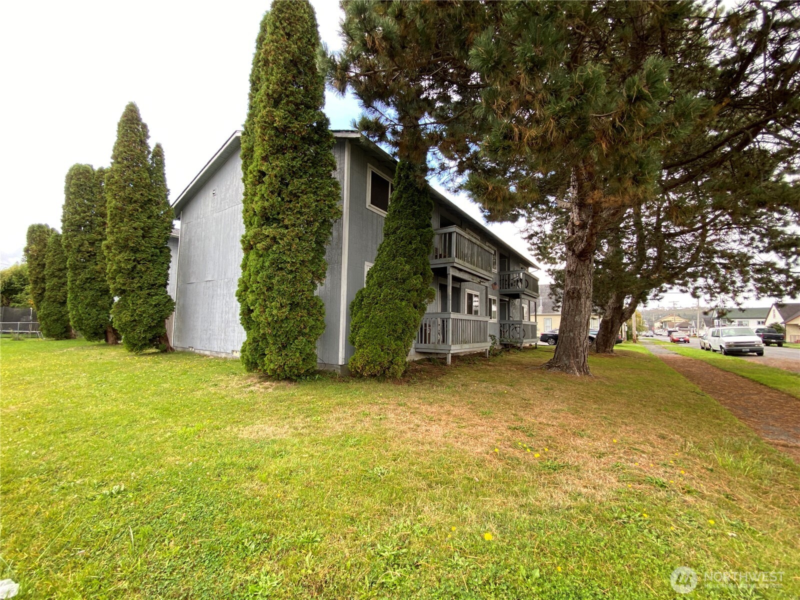 900 906 W Heron Street Property Photo 5