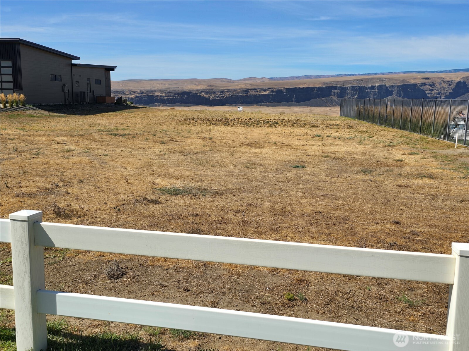 9725 Ridgeview Drive Property Photo 1