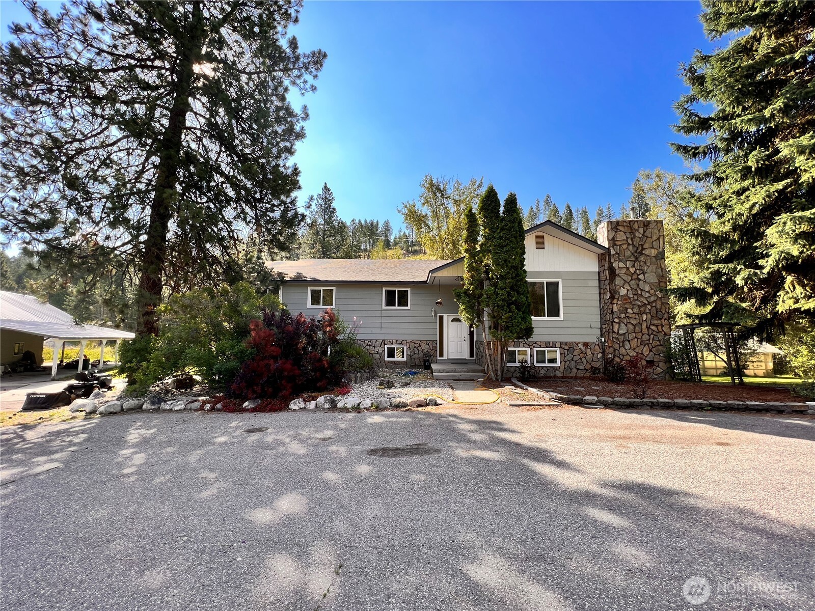 17320 N Highway 21 Property Photo