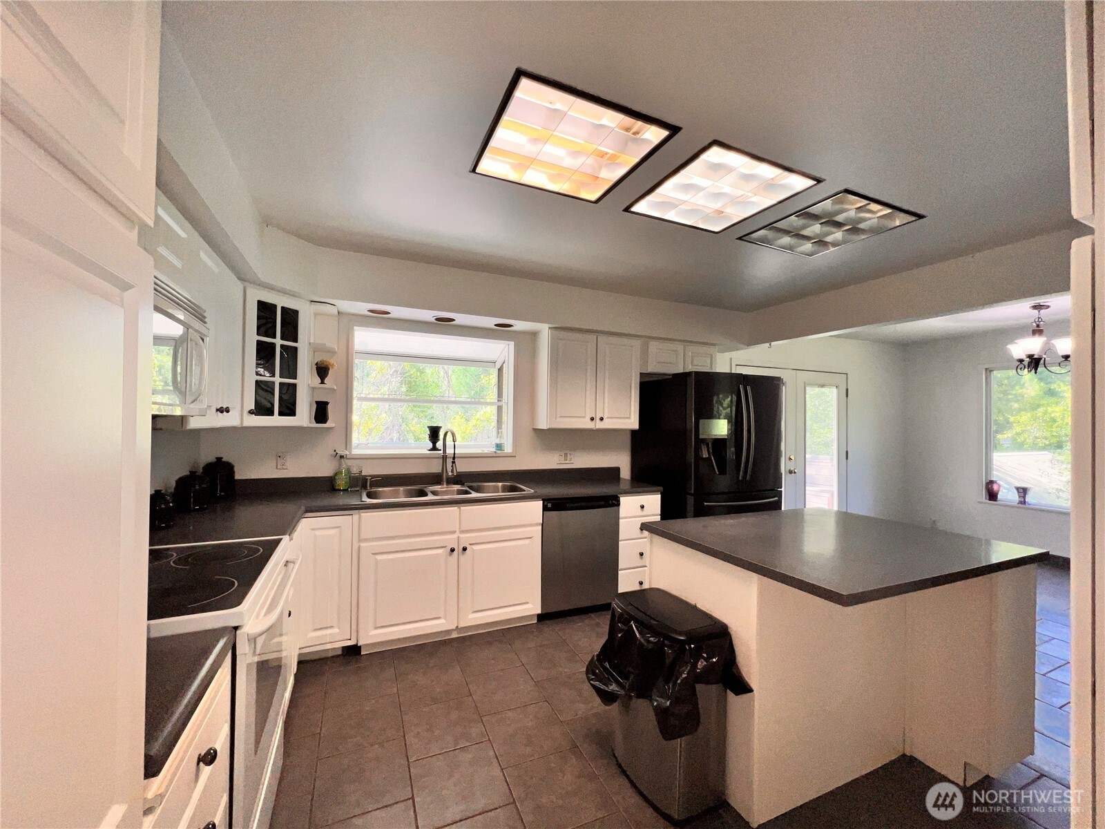 17320 N Highway 21 Property Photo 2