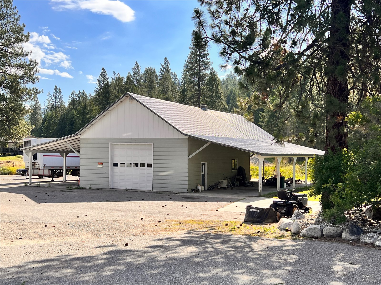 17320 N Highway 21 Property Photo 32