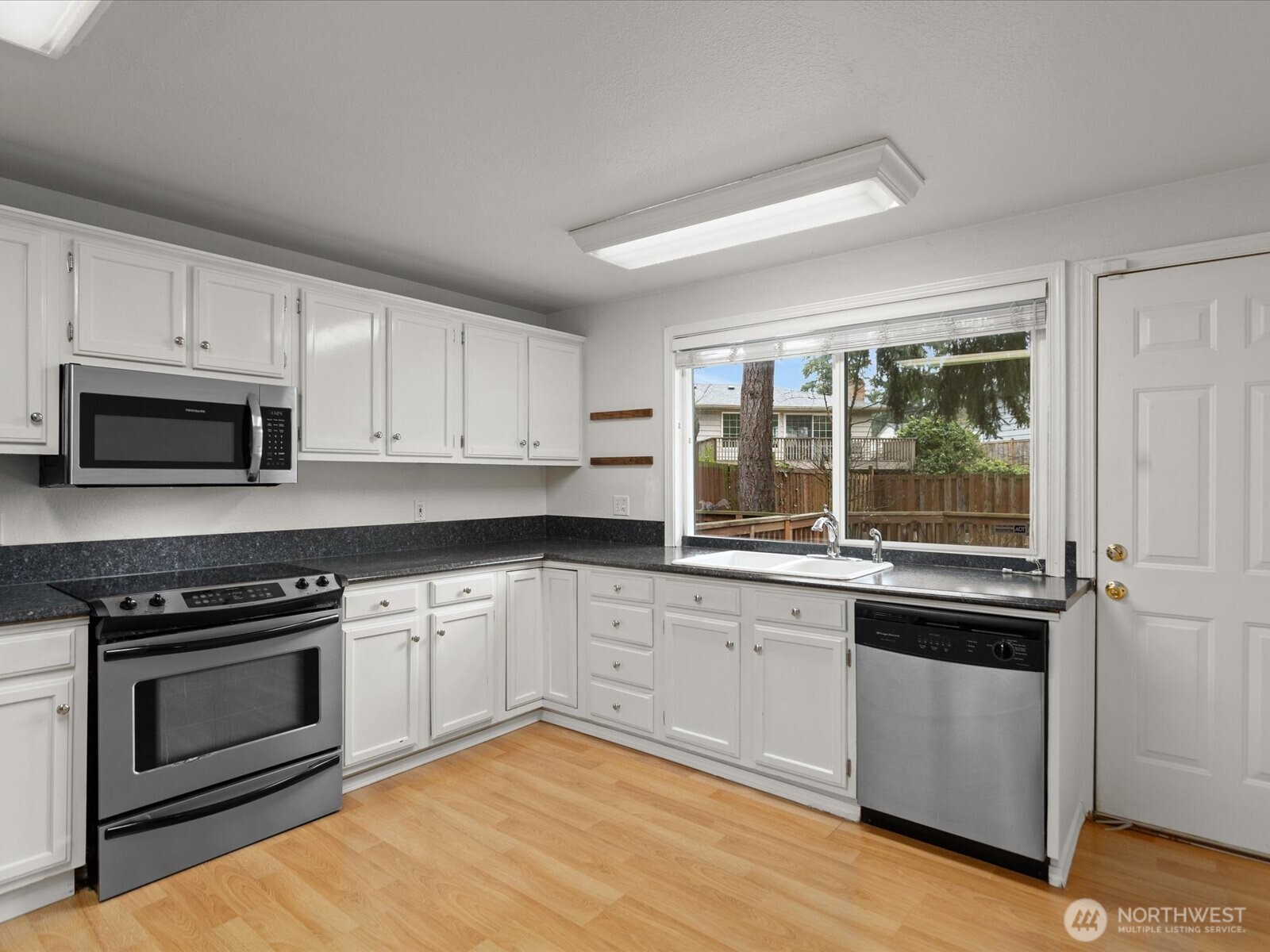 24201 Firdale Ave Property Photo 7