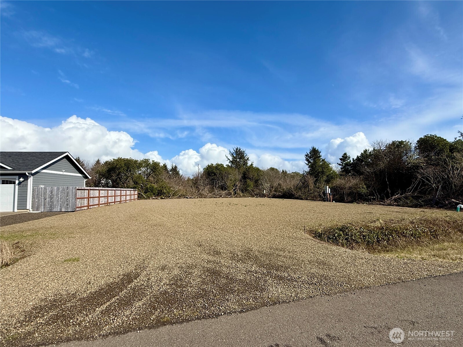 198 N Wynoochee Drive Property Photo 2