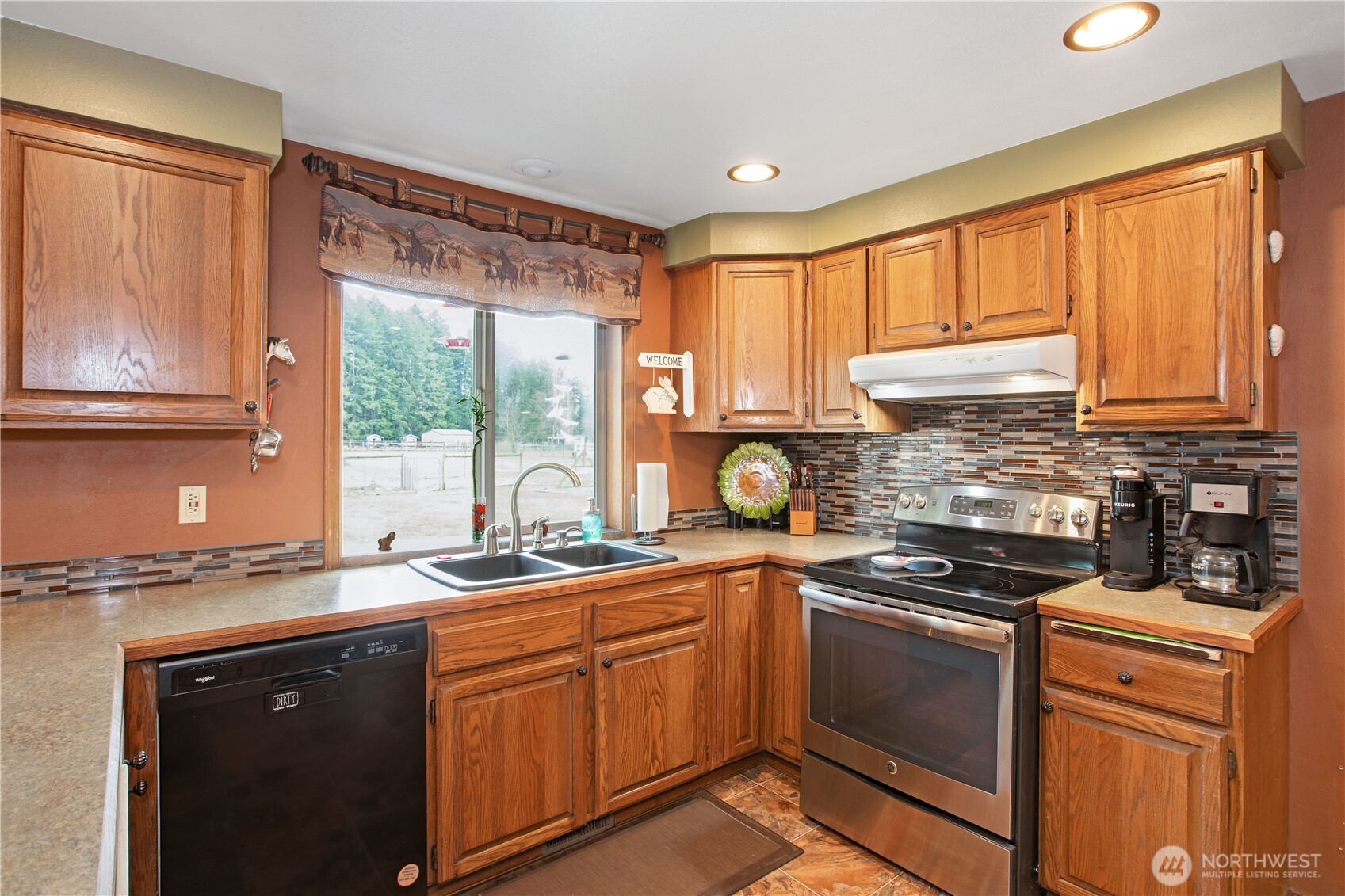 3932 Foxhall Drive Property Photo 8