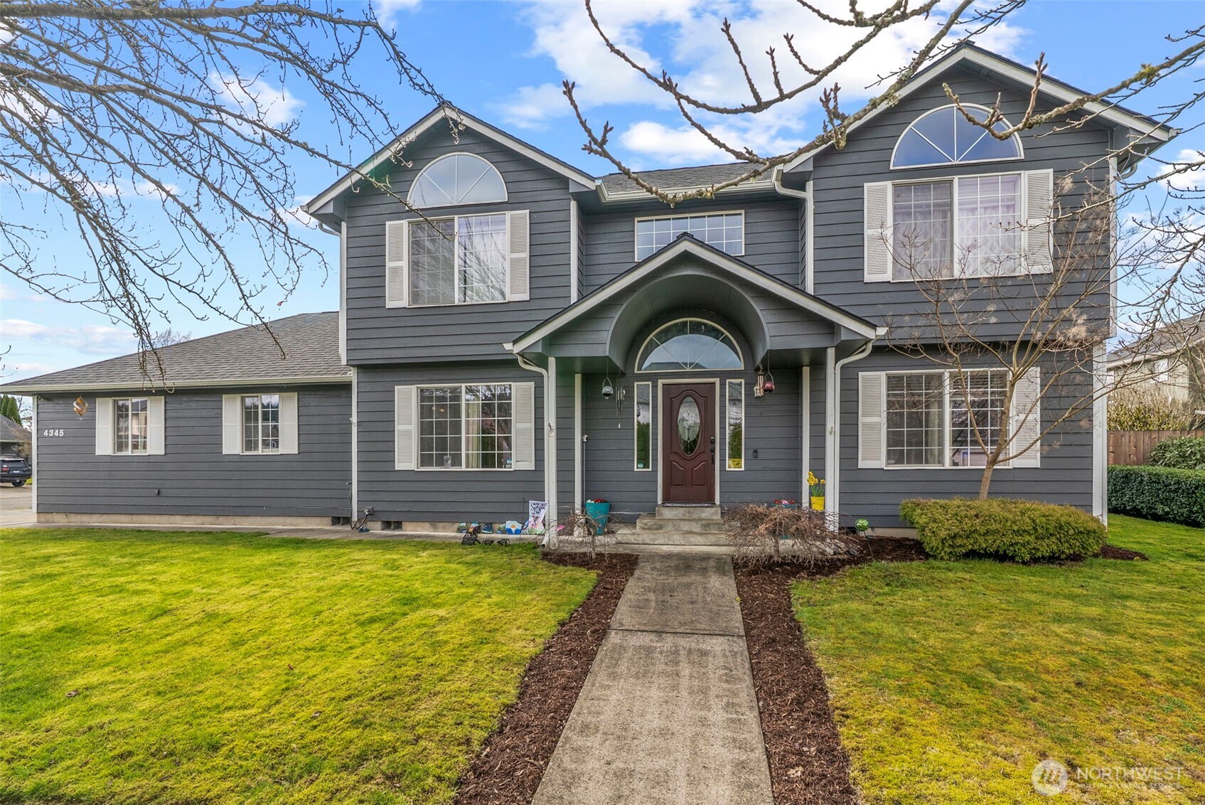 4345 Pine Street Property Photo