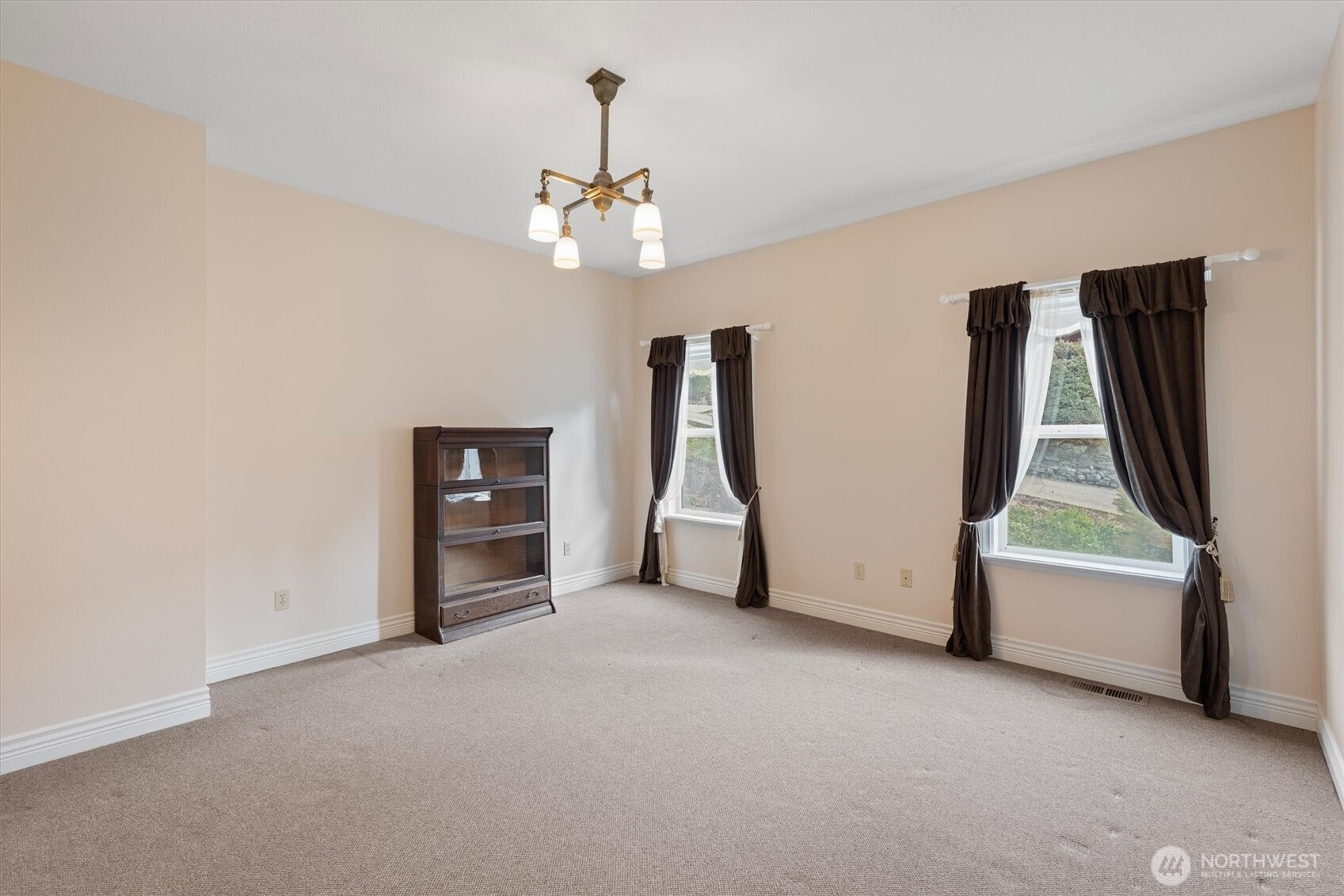 1045 Taylor Road Property Photo 12
