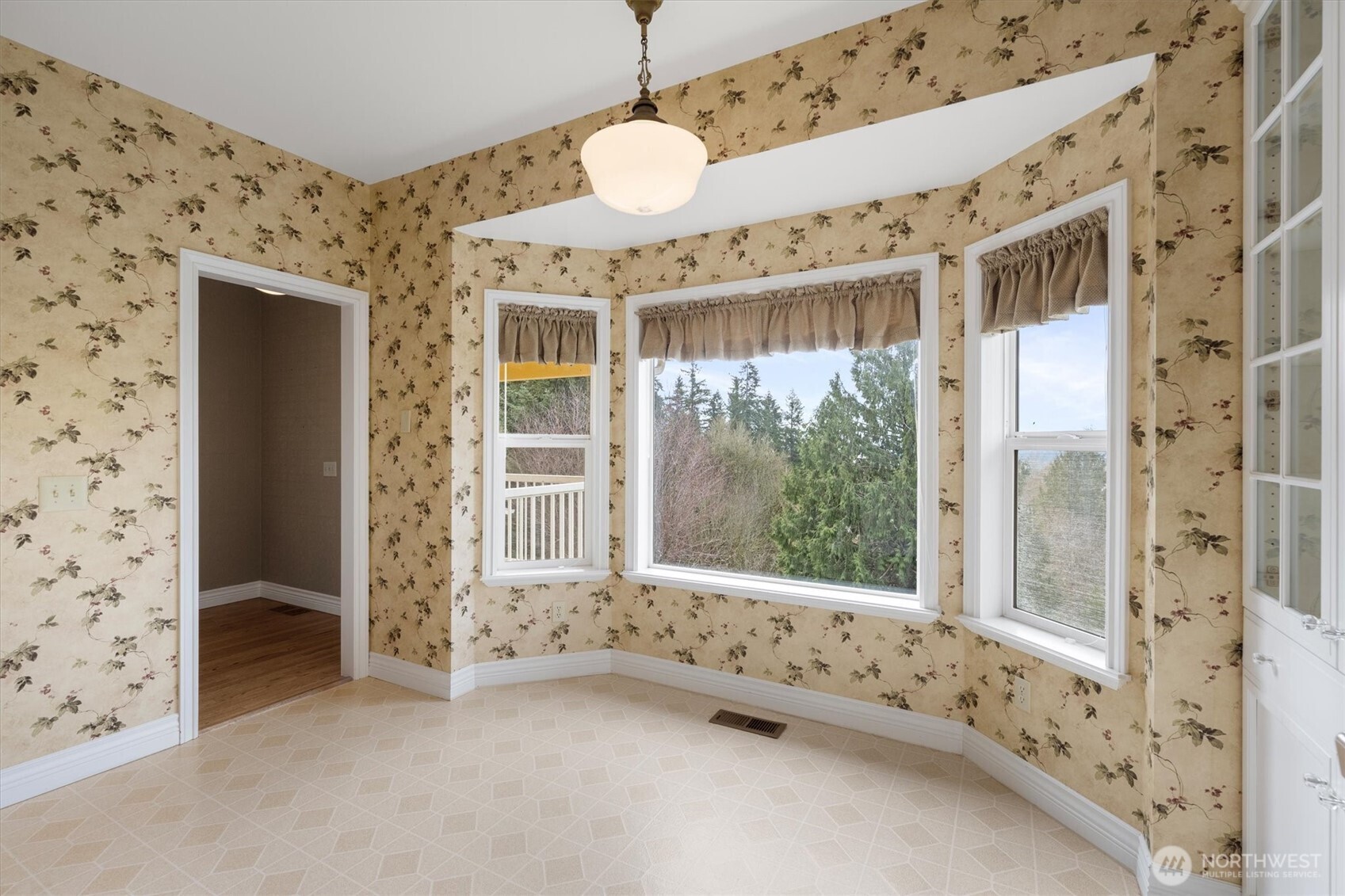 1045 Taylor Road Property Photo 13