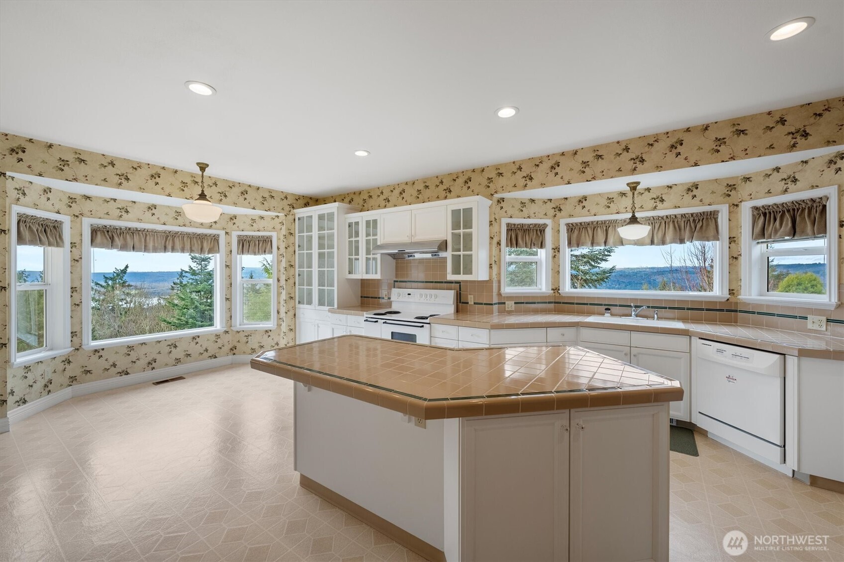 1045 Taylor Road Property Photo 16