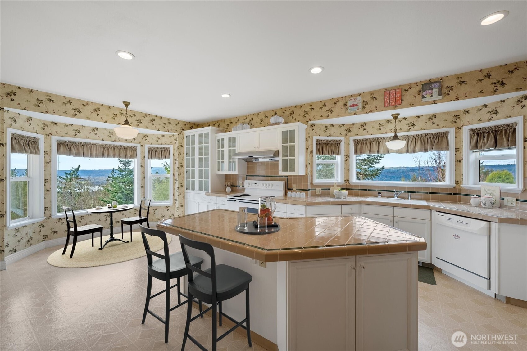 1045 Taylor Road Property Photo 18
