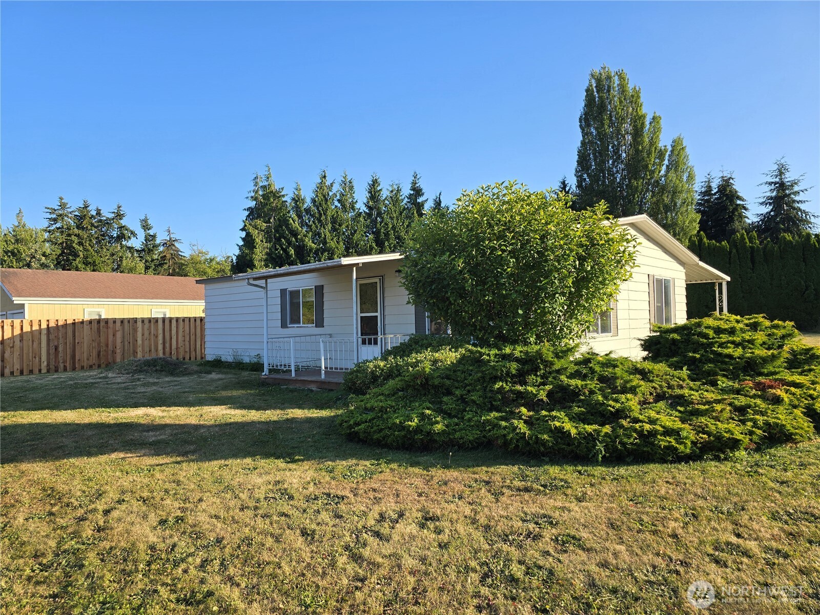 240 Serpentine Avenue Property Photo