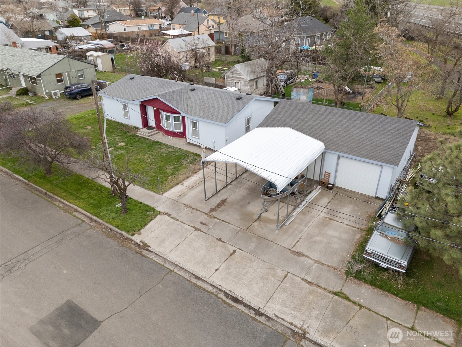716 N 8th Avenue Property Photo