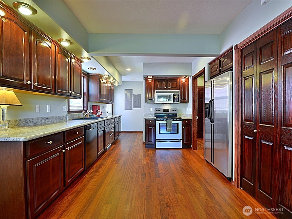 7842 Lake City Way Property Photo 13