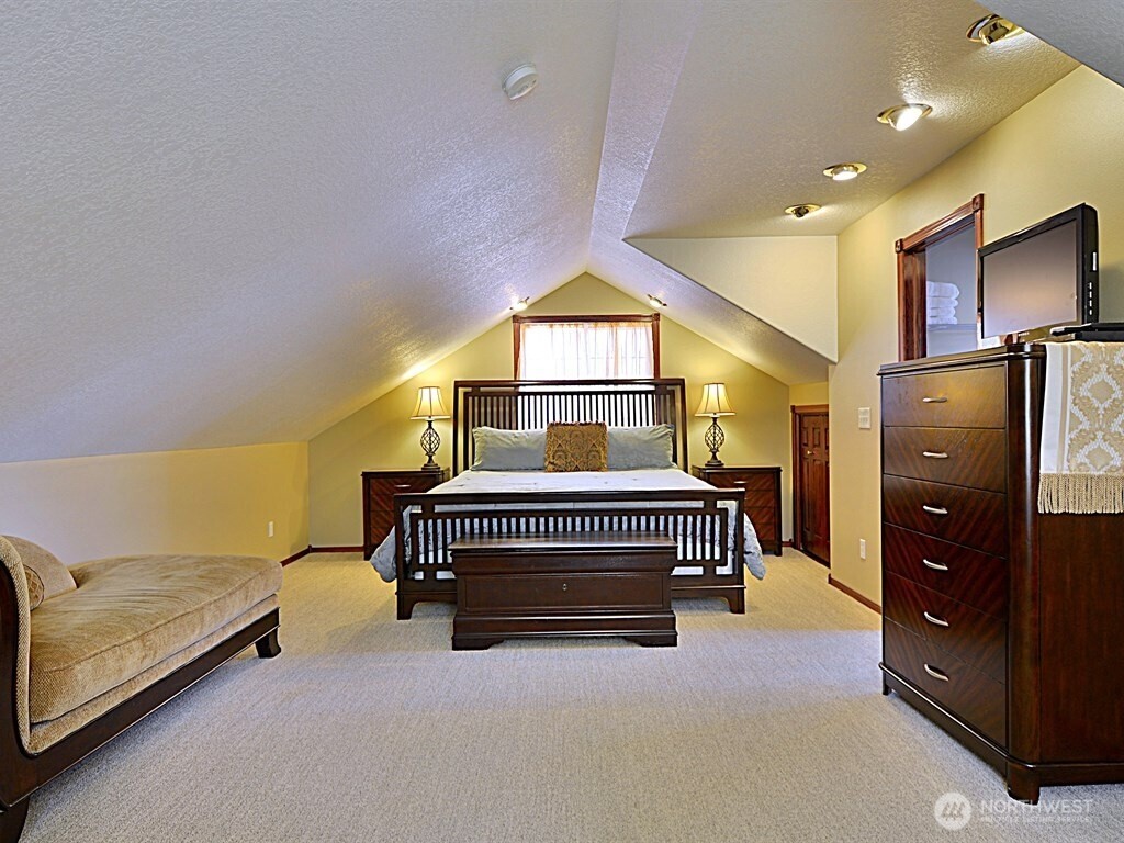 7842 Lake City Way Property Photo 17