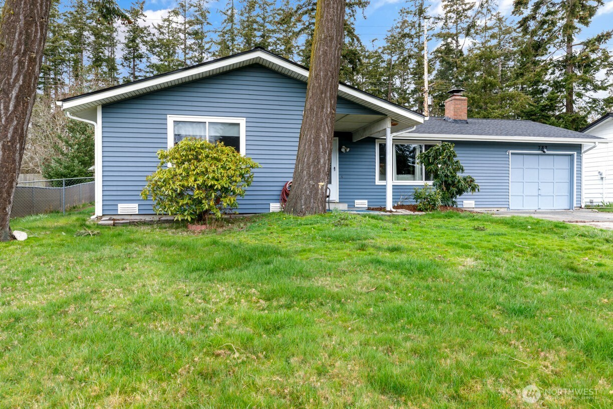 782 Nw Hyak Drive Property Photo 5