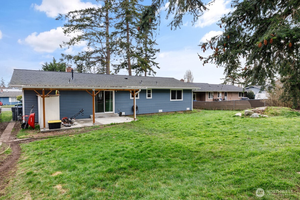 782 Nw Hyak Drive Property Photo 28