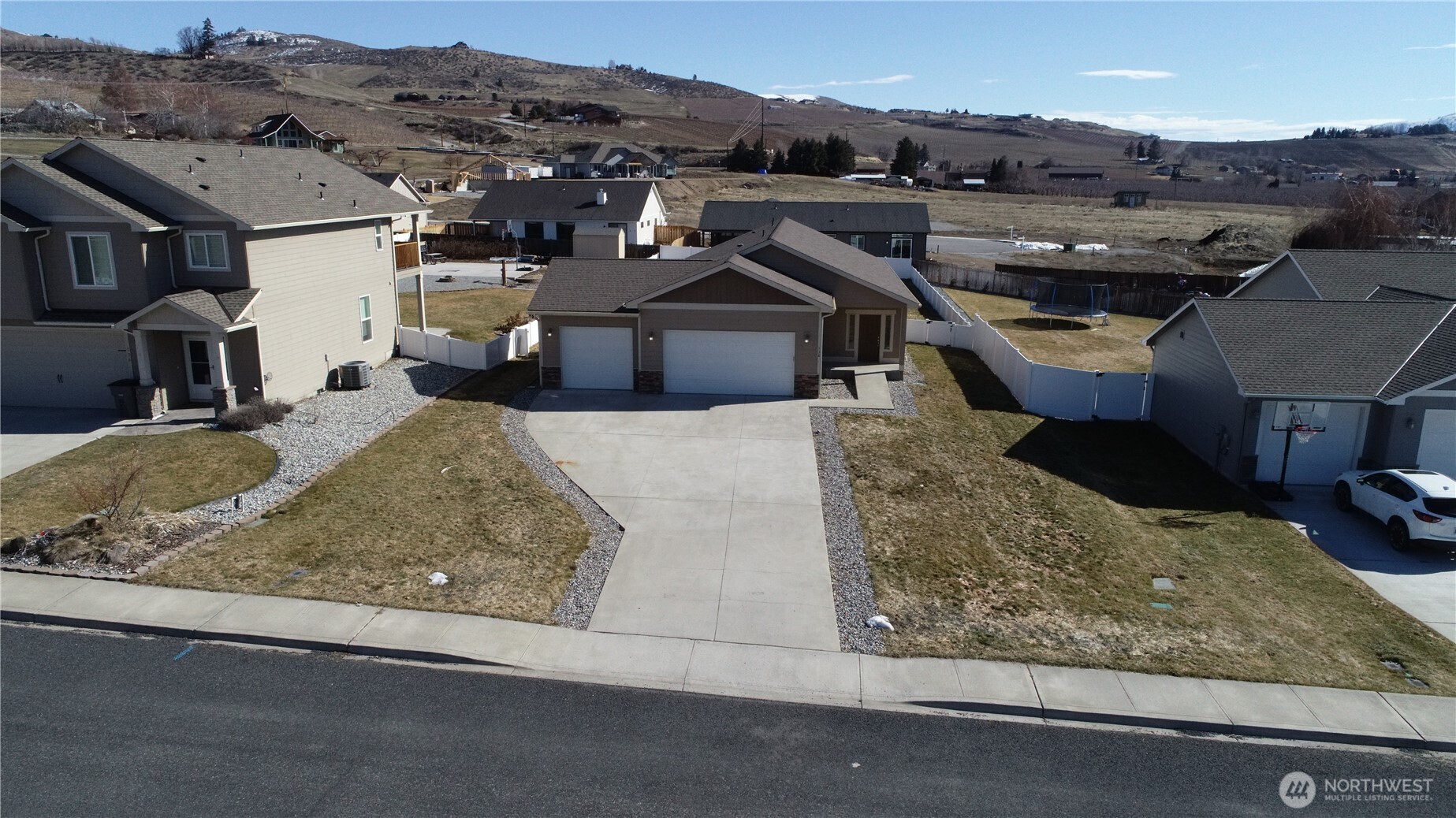 138 Summer Breeze Road Property Photo 2