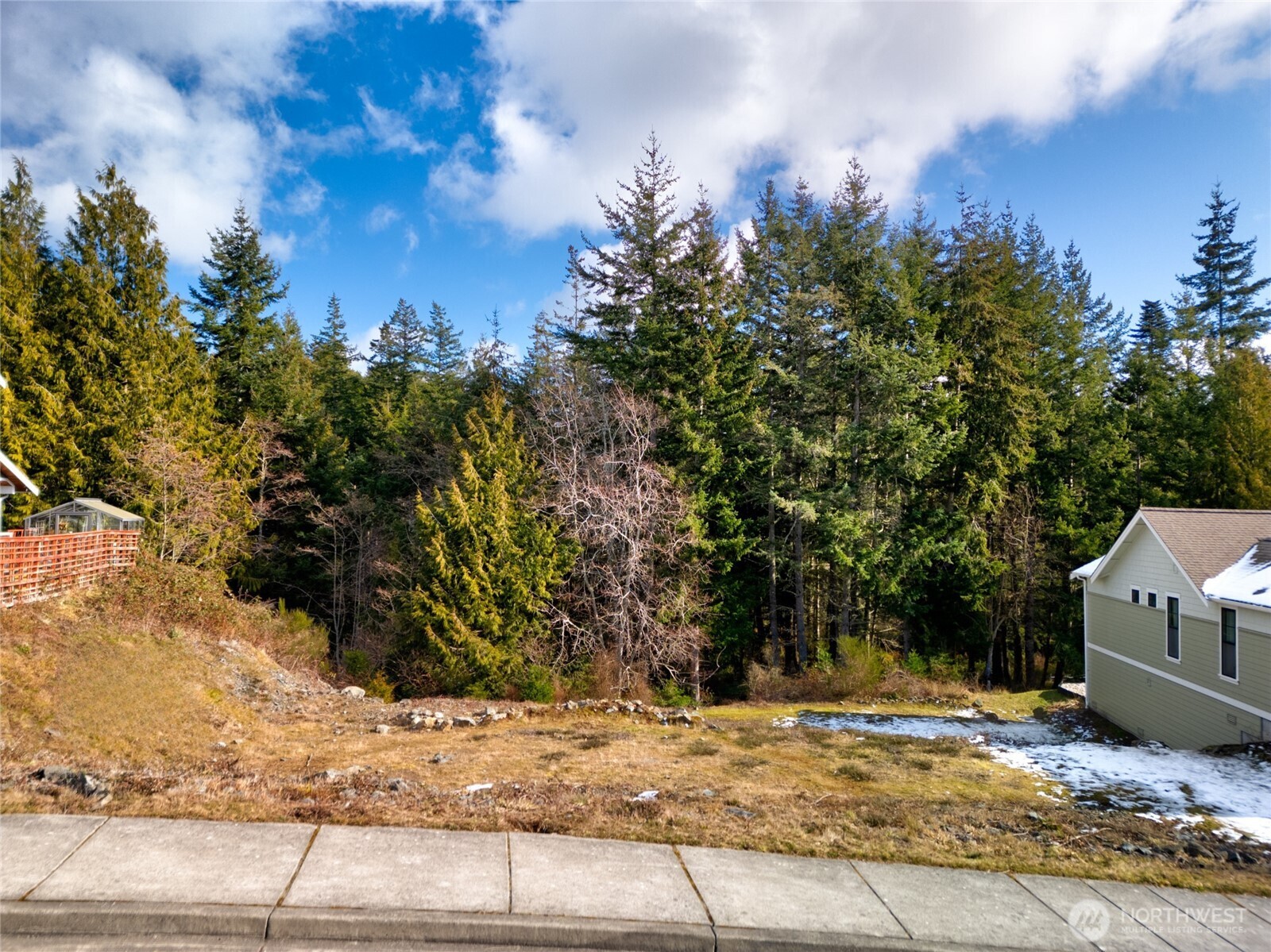 2507 Berentson Court Property Photo 4