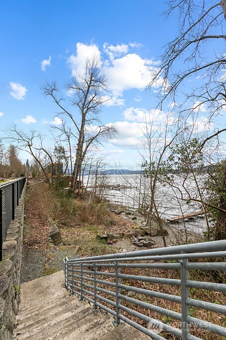 22 Xx E Lake Sammamish Parkway Property Photo 6