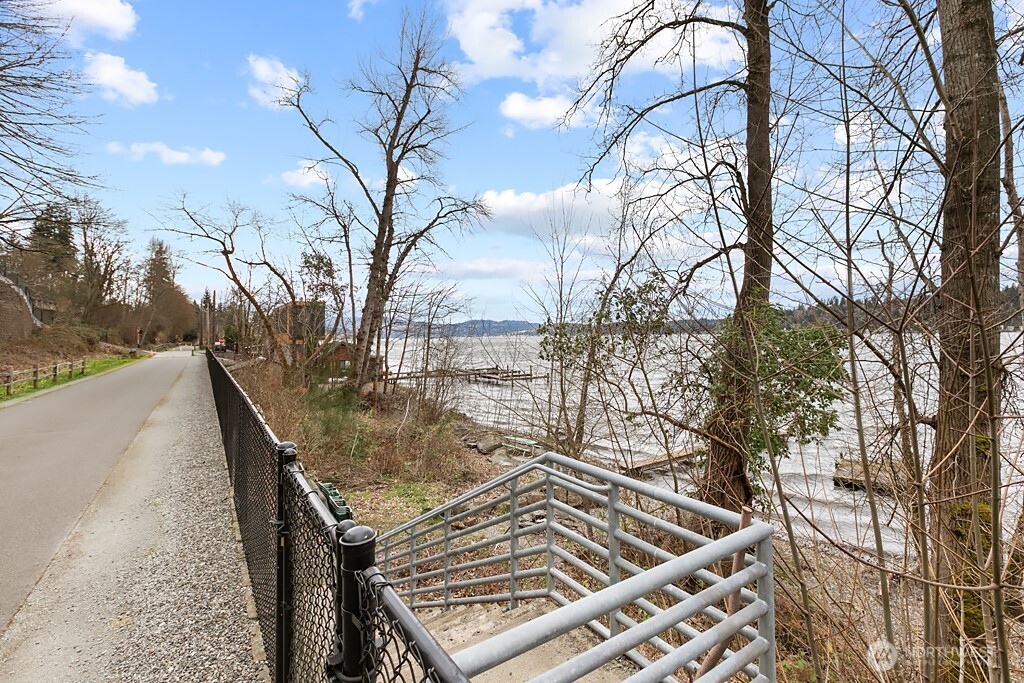 22 Xx E Lake Sammamish Parkway Property Photo 11