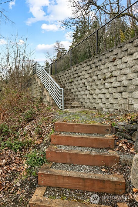 22 Xx E Lake Sammamish Parkway Property Photo 12