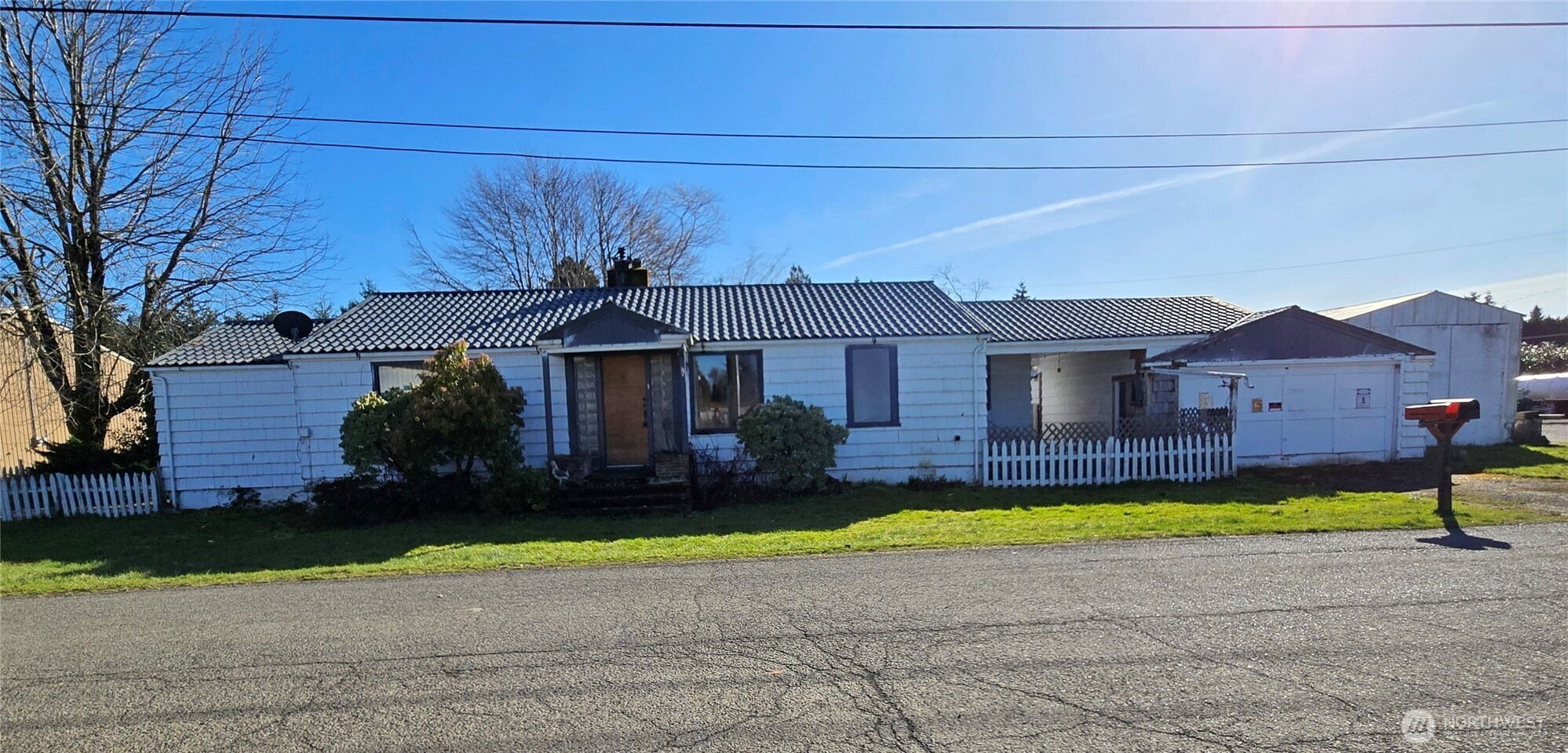 390 W E Street Property Photo