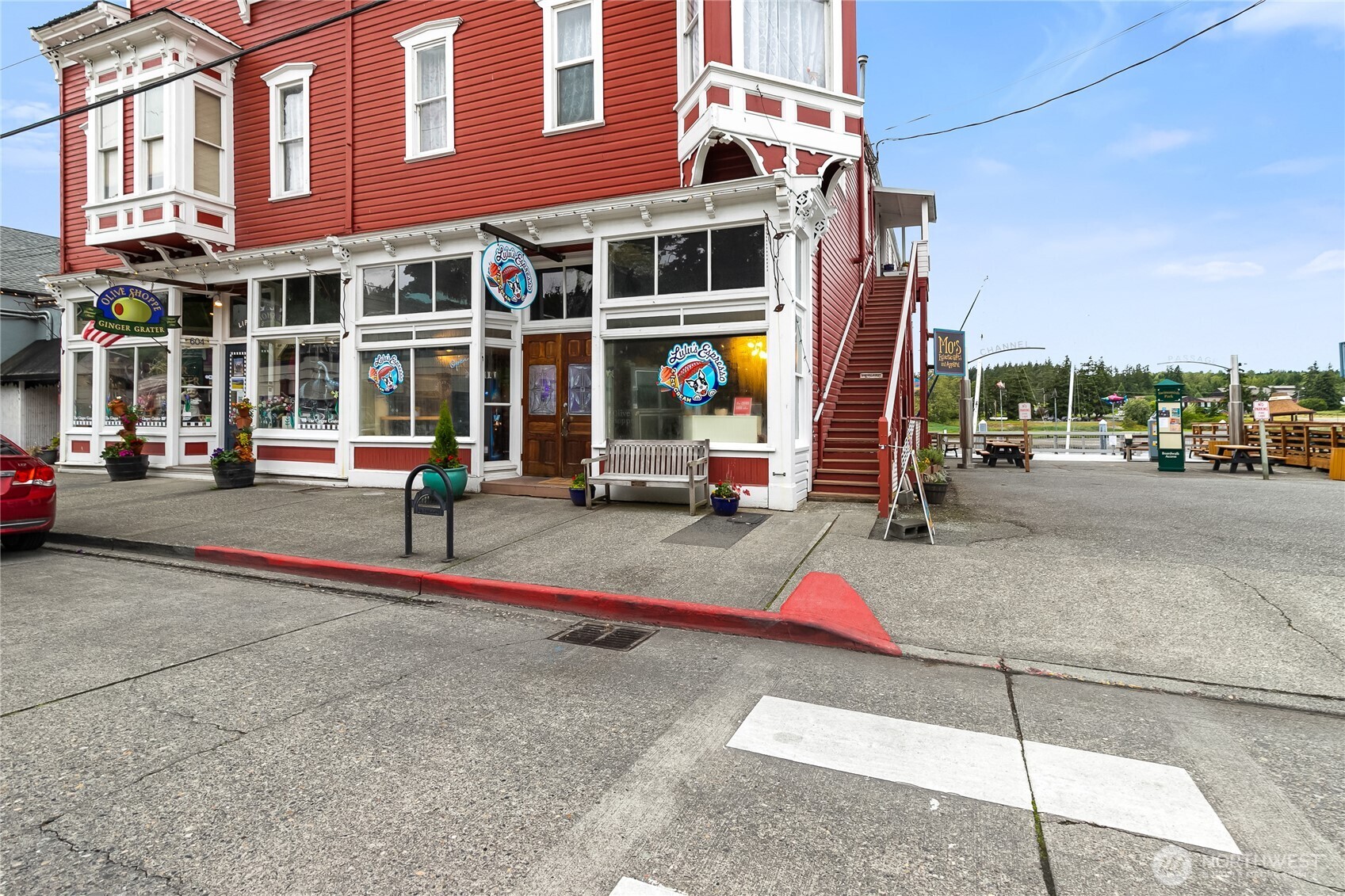 602 1st Street Property Photo 5