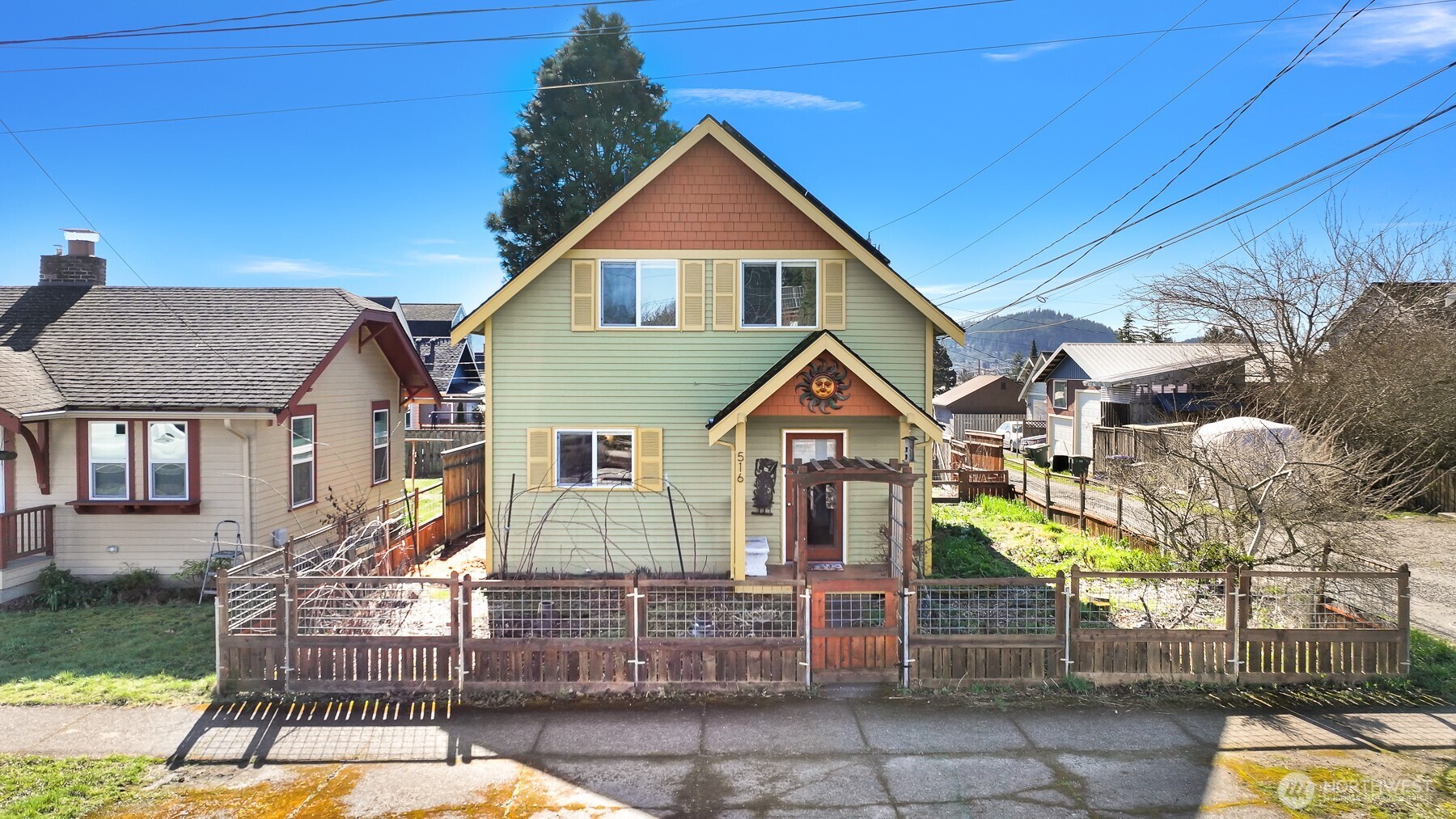 516 E North Street Property Photo 2