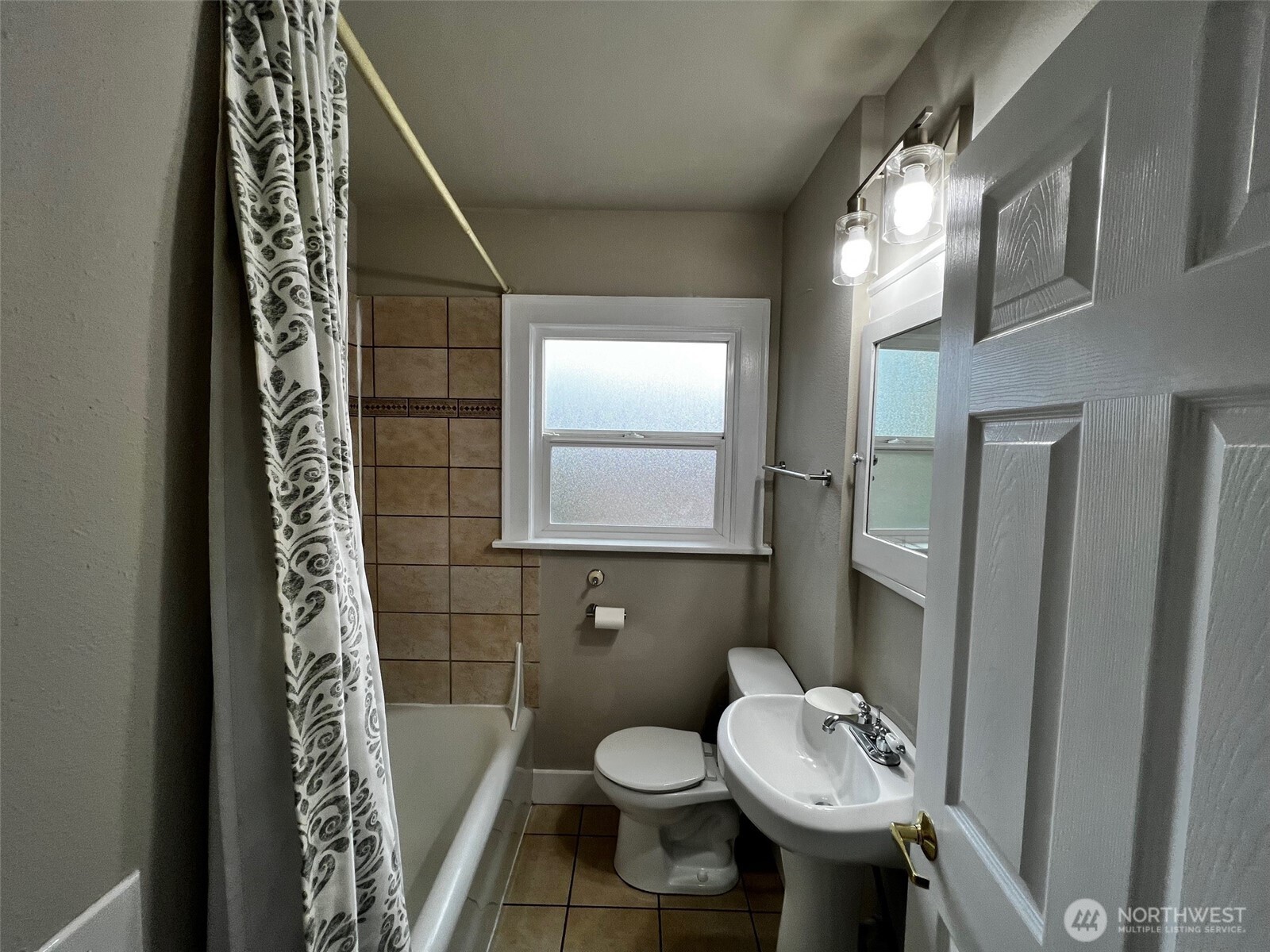 7846 Lake City Way Property Photo 14
