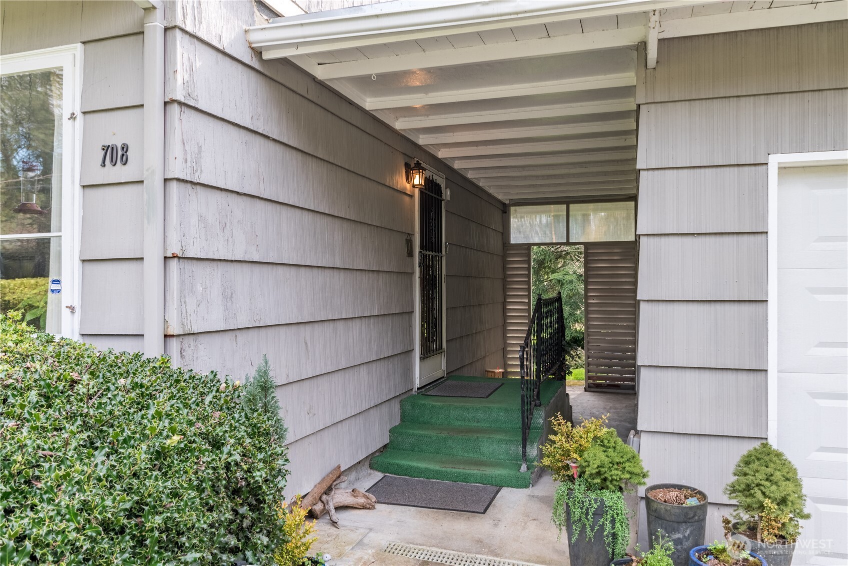 708 Fishers Lane Property Photo 3