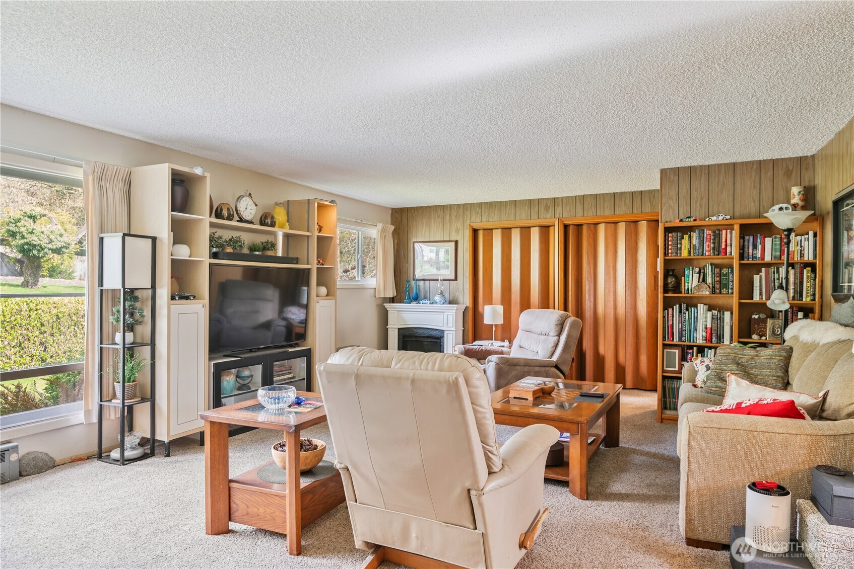 708 Fishers Lane Property Photo 4