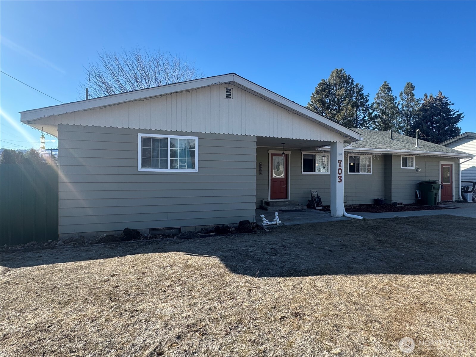 703 Kenwood Street Property Photo