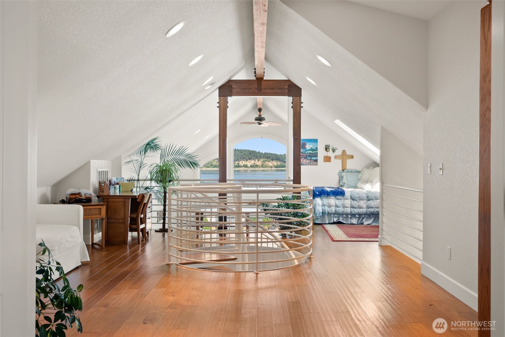 201 E Smith Cove Way Way Property Photo 1