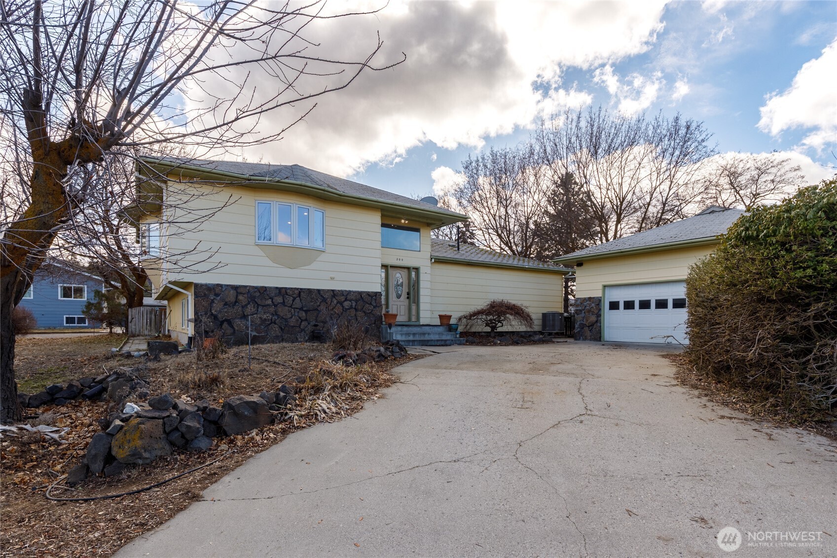 200 Sunny Drive Property Photo
