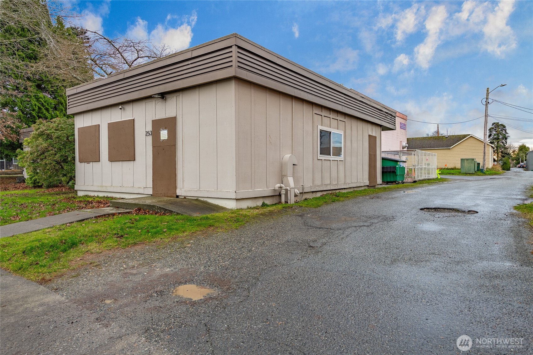 253 Martin Street Property Photo 3