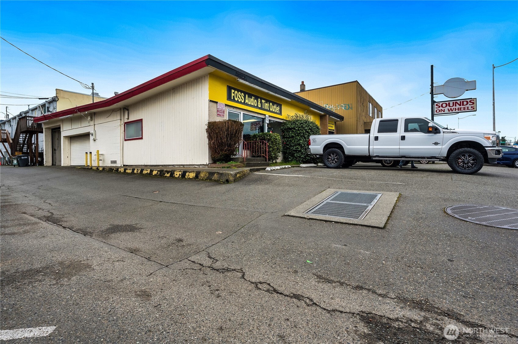 15315 1st Avenue Property Photo 2