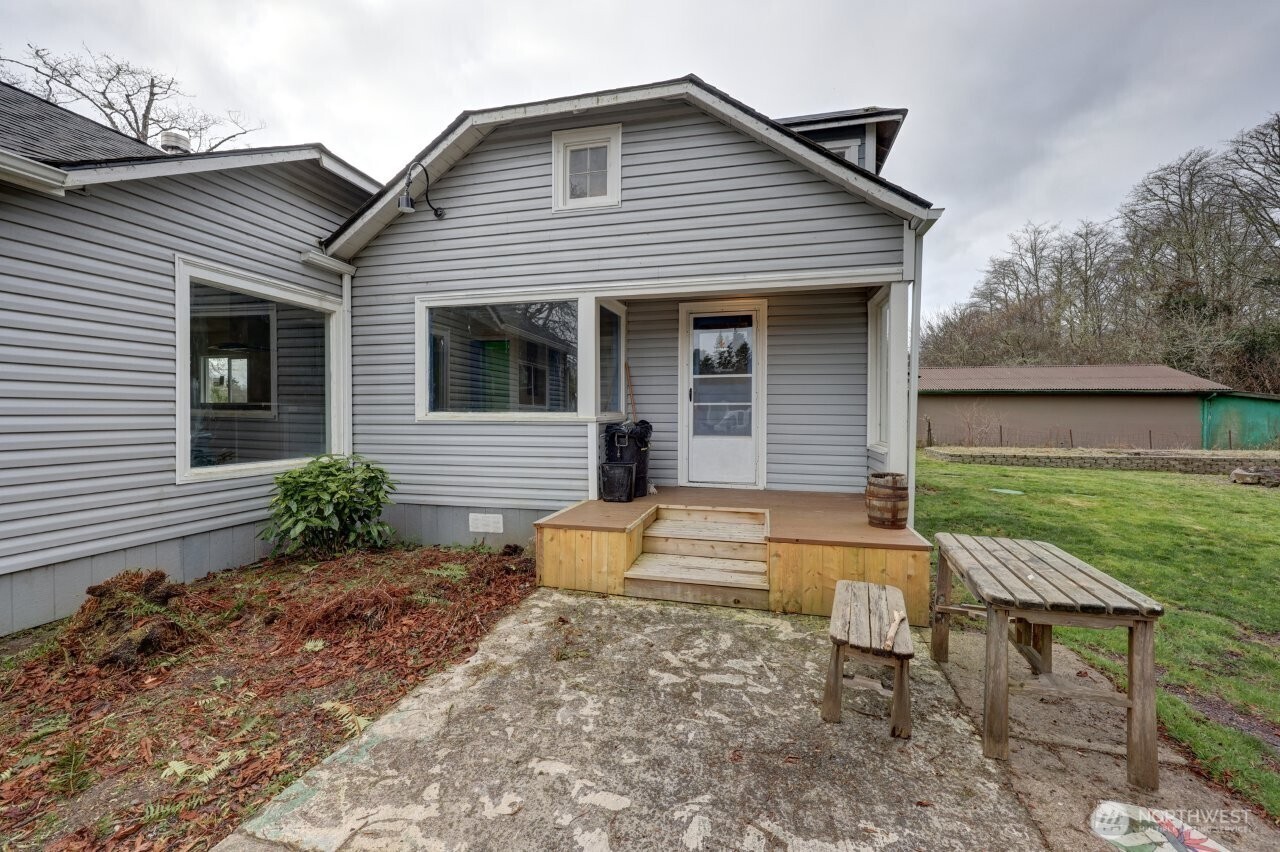 4215 Sandridge Road Property Photo 4