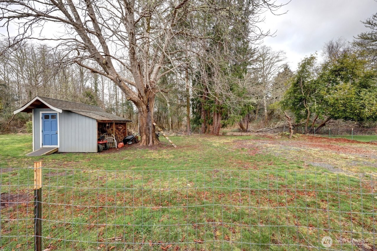 4215 Sandridge Road Property Photo 8